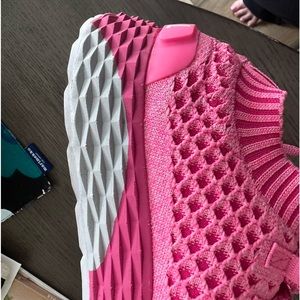 Nobull size 9 Pink athletic shoe. Excellent condition have worn 3 times - NO Box